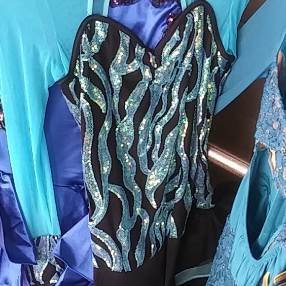 Costumes or outfits for damnce - Picture 5 of 7